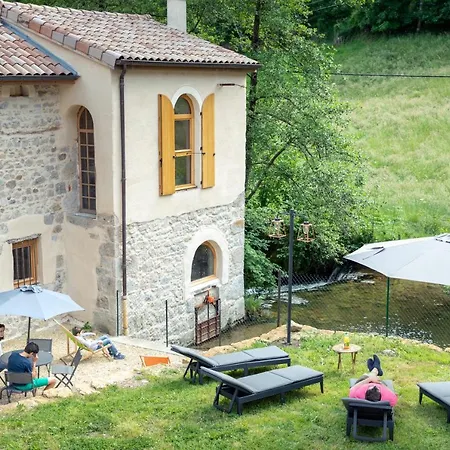 La Chapelle Moulin Traversée Par L'eau Jacuzzi Piscine Classé 5 étoiles Hébergement de vacances Bourg-Argental