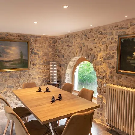La Chapelle Moulin Traversée Par L'eau Jacuzzi Piscine Classé 5 étoiles Hébergement de vacances