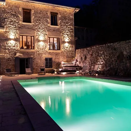 La Chapelle Moulin Traversée Par L'eau Jacuzzi Piscine Classé 5 étoiles Hébergement de vacances